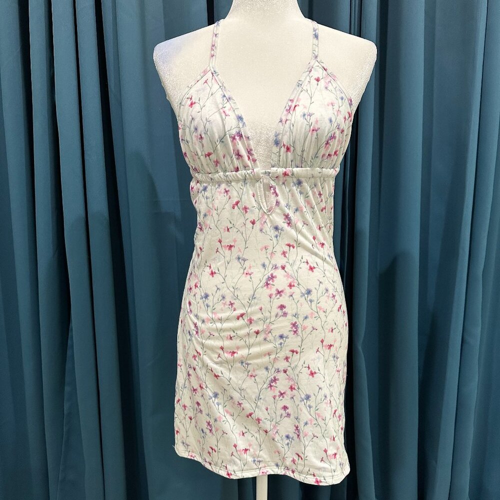 OMIGHTY White Floral Dress
